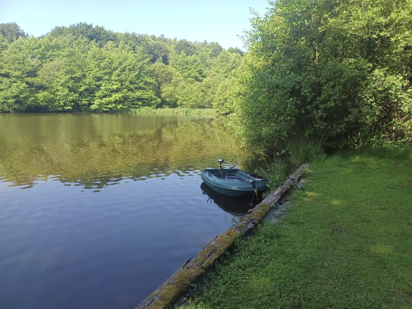 Angler boat in Pleasure Lake